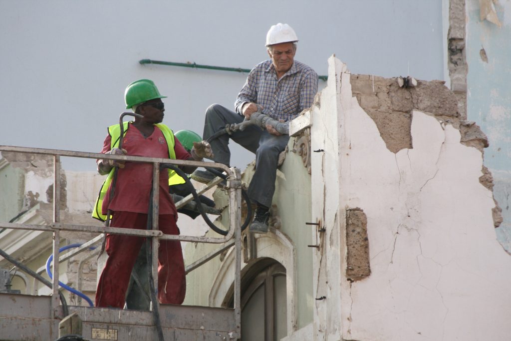 workers-1215831-1-1024x683