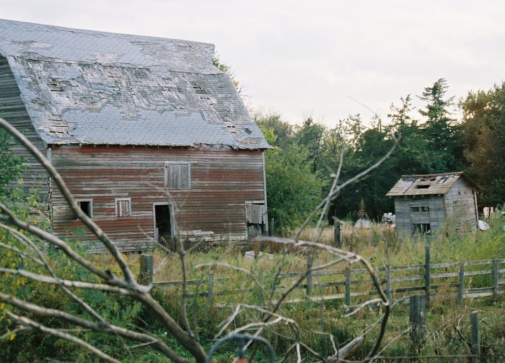 the-old-red-barn-1233750-1024x736