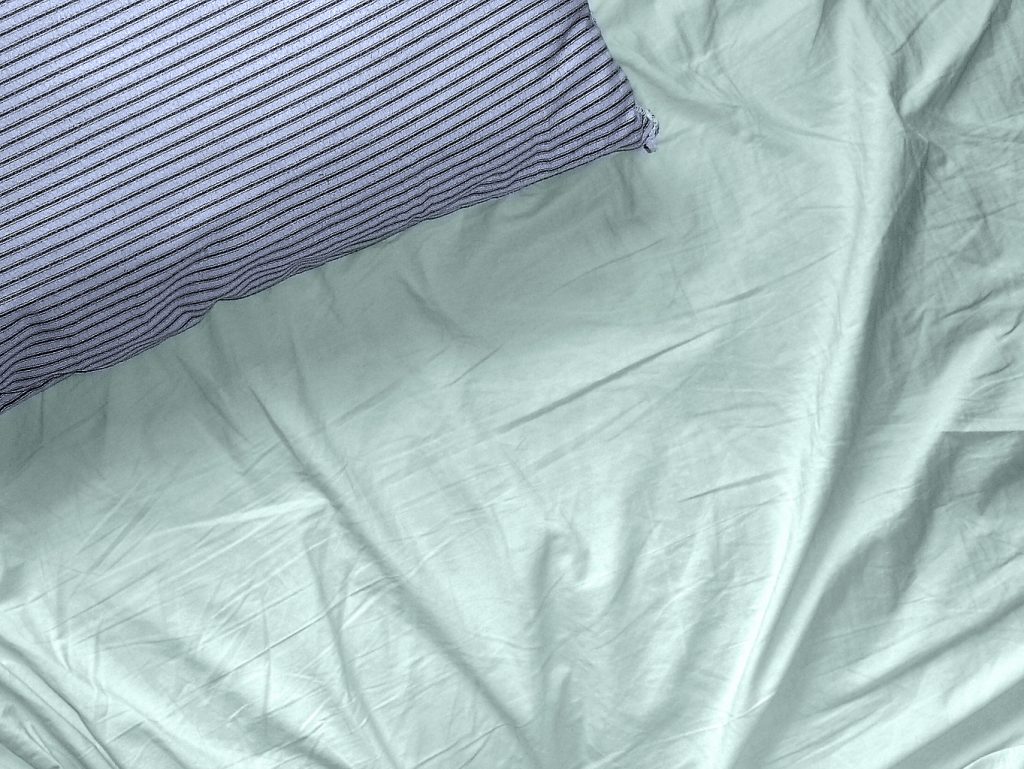 pillow-and-sheet-1499969-1024x769