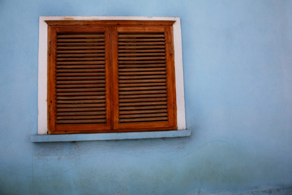 closed-window-1218252-1024x683