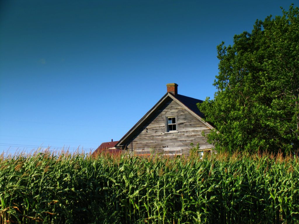 old-abandon-farm-house-1408741-1024x768