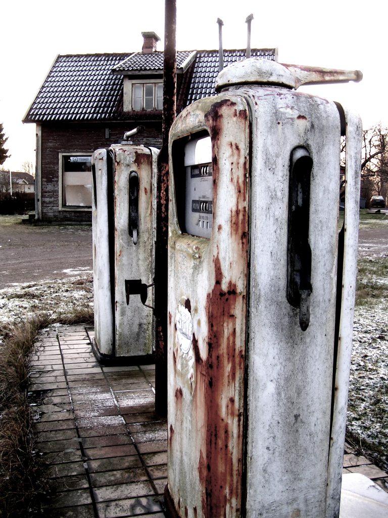 the-gas-station-1526346-768x1024