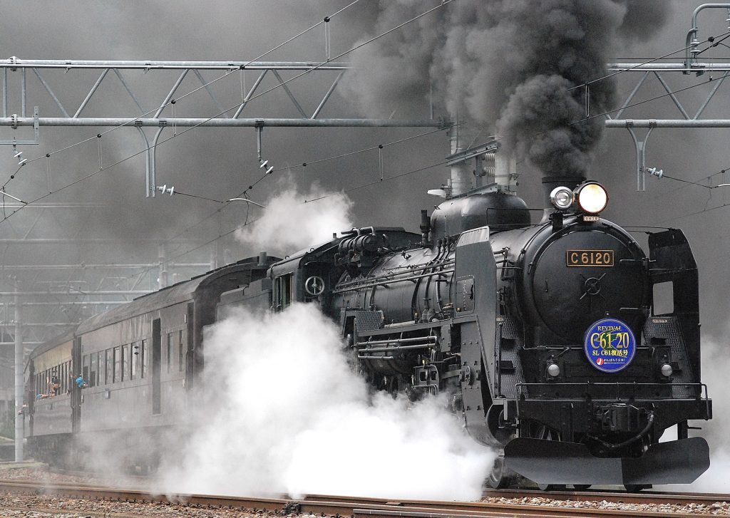 black-train-on-rail-and-showing-smoke-72594-1024x727