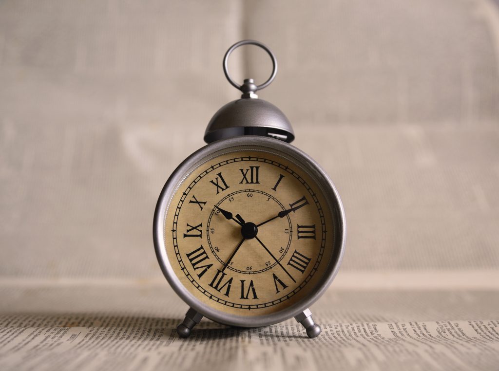 aged-alarm-clock-antique-background-552774-1024x762