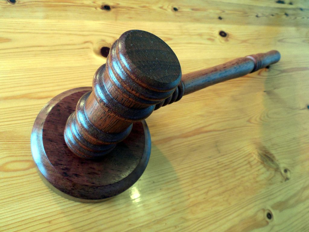 court_hammer_auction_law-1-1024x768