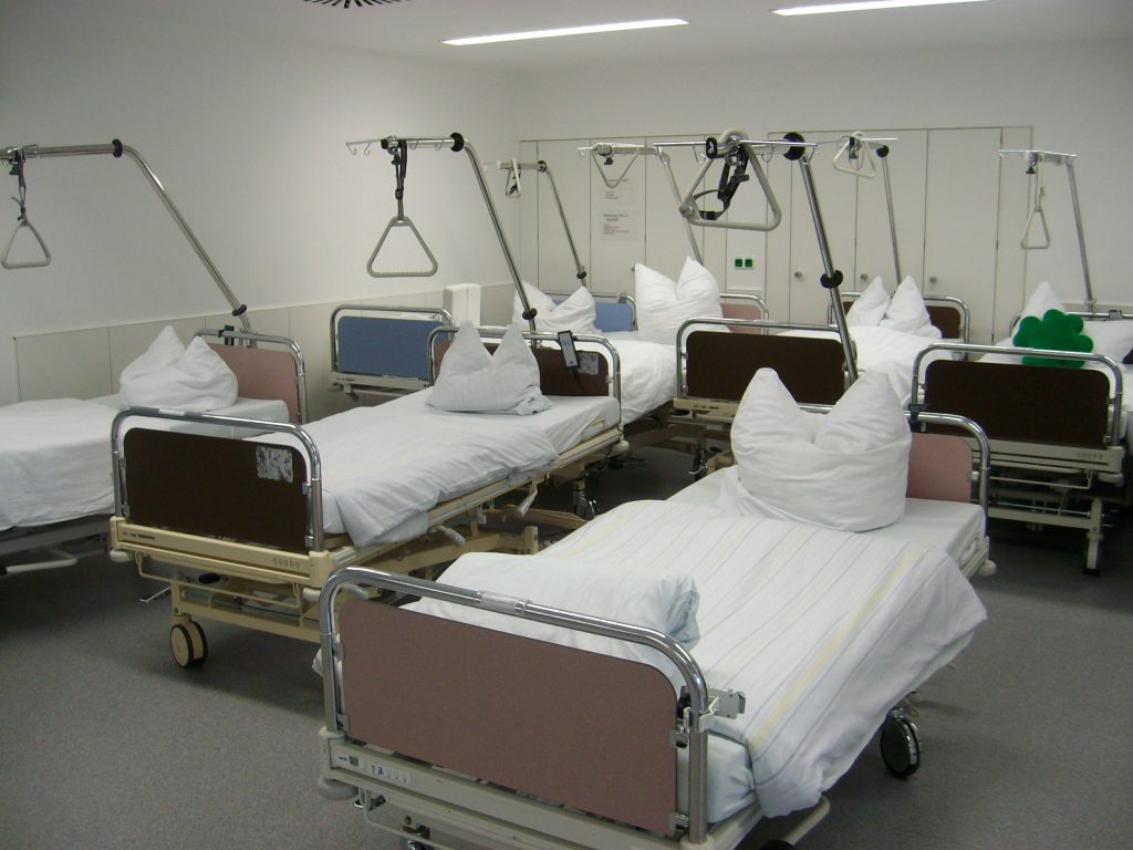 hospital_bedside_beds_ceiling-1024x768