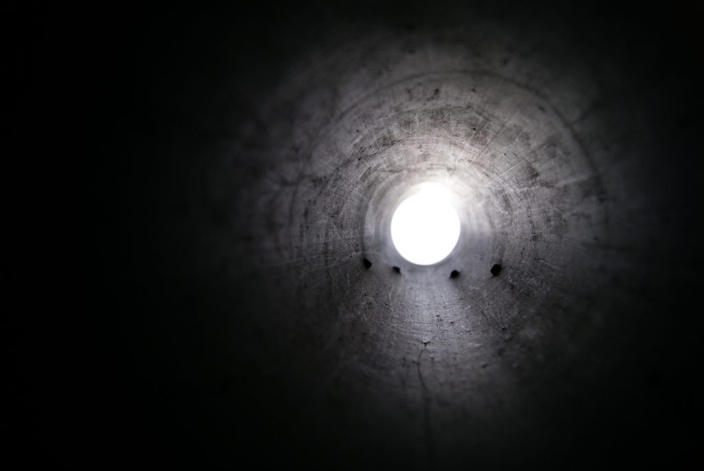 hole_dark_light_black-1024x685